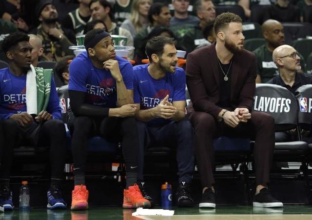  德甲裁判判罚争议引发球迷热烈讨论